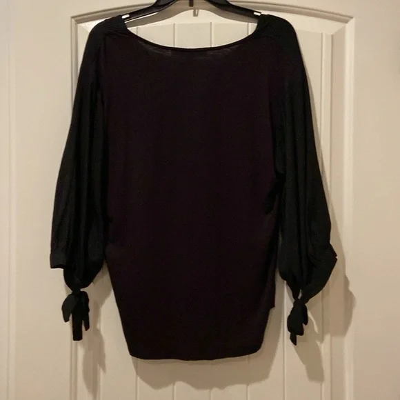 White House Black Market WHBM V-neck bowtie sleeves size medium - Picture 3 of 9